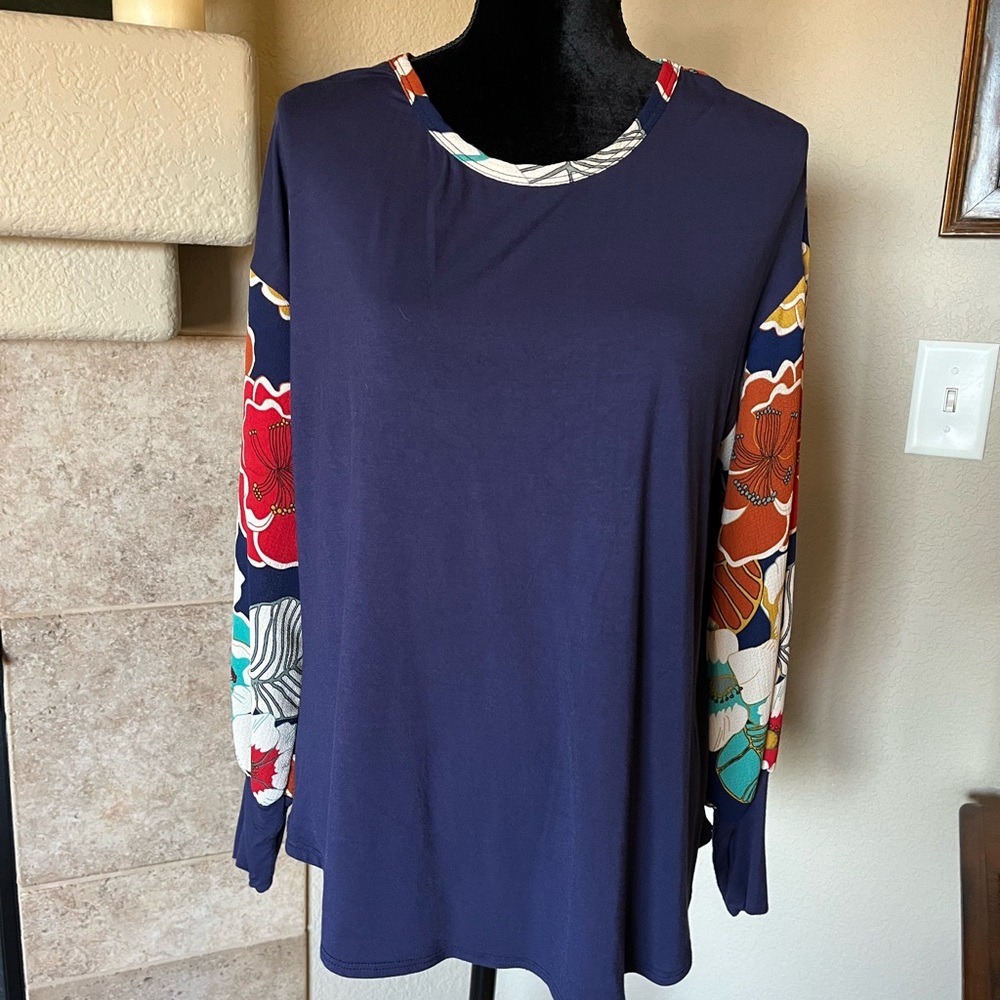 MAI SOLI Gorgeous Navy and Floral long sleeve shirt!!